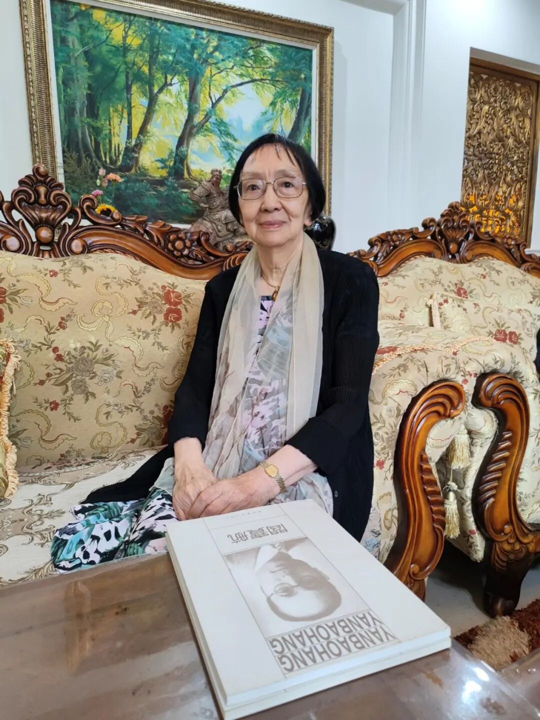 笔者阎明光(2023年7月30日于北京,胡山摄), 阎宝航之女,上海阎宝航