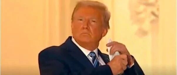 特朗普出院返回白宫，一把扯下口罩