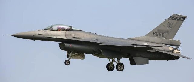 突发！台军F-16V坠海