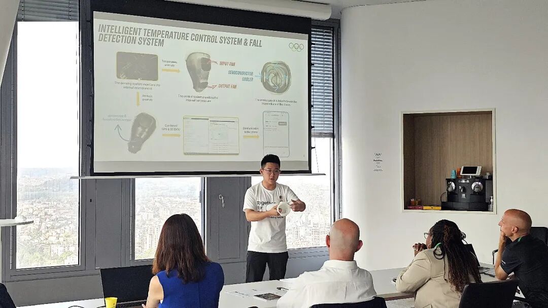  在巴黎,他讲述52万中国青少年的科学梦想