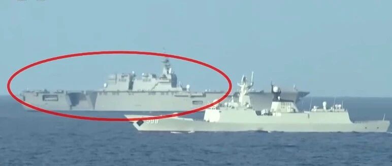 《新闻联播》曝光中日航母首次同框画面