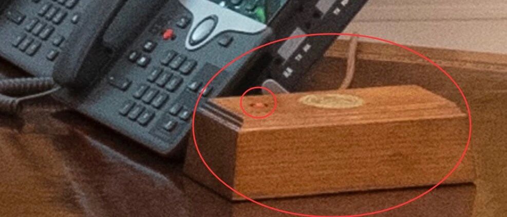 ​笑哭！今天，白宫的这个小红按钮火了