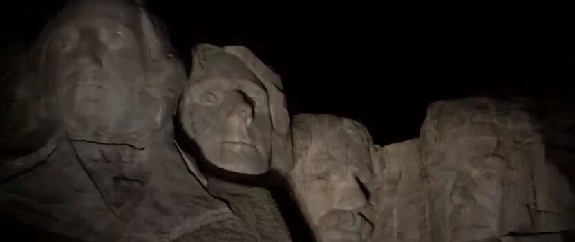 特朗普的这场美国“独立日”庆典，太可怕了！