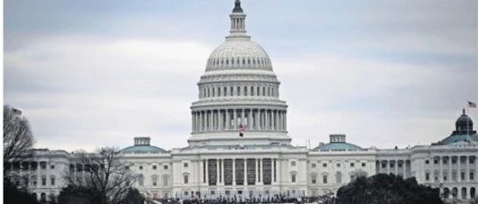 今天，主流美媒头版都是这个词！