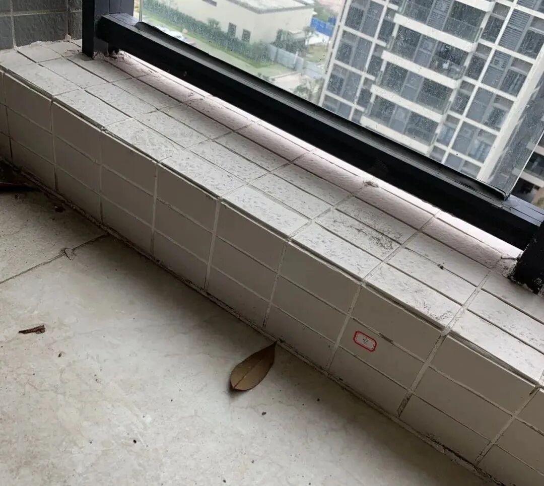 收边4:反坎侧面砖空鼓*13:左门扇侧面磨损*1.