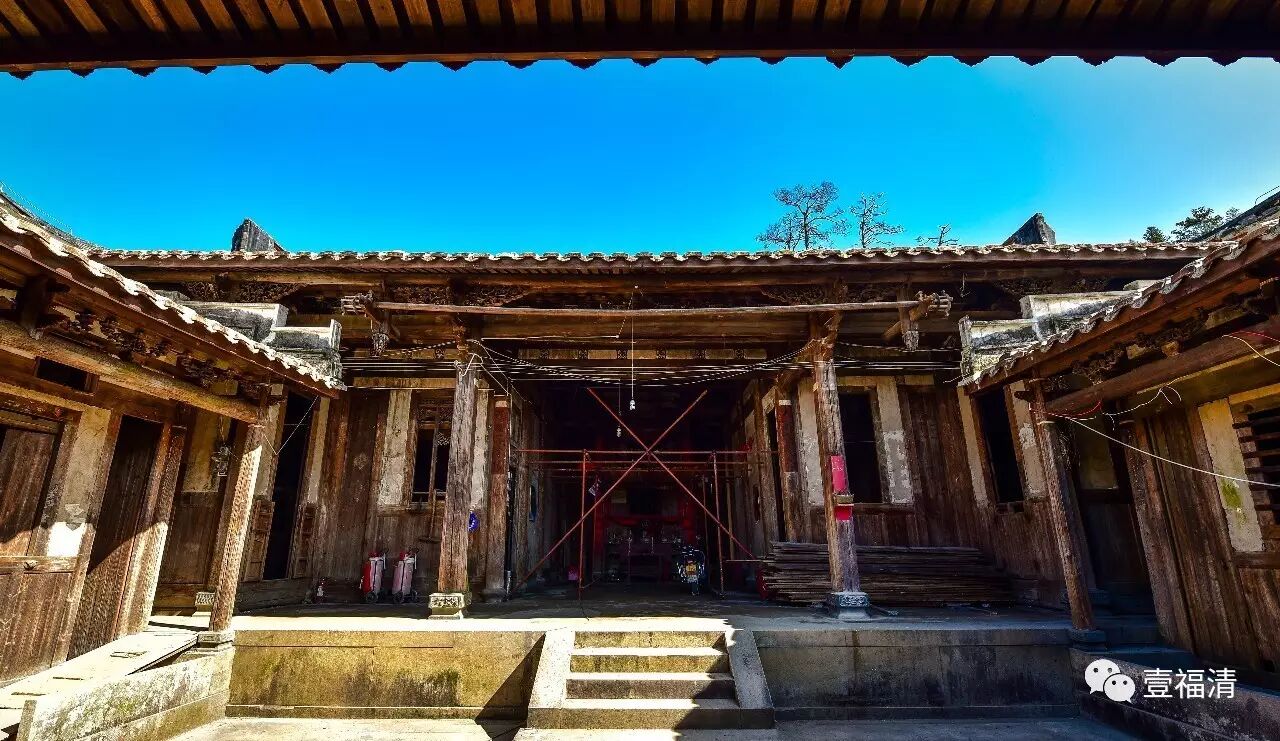 ②三合土地面正在做样品间.