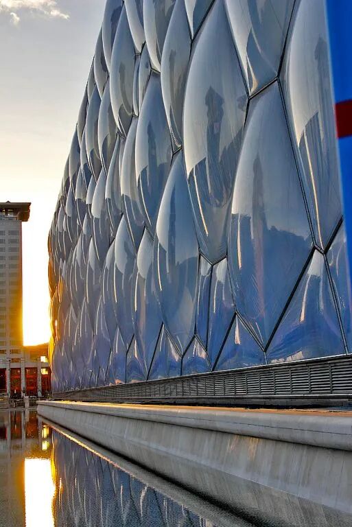 膜结构下的建筑外立面