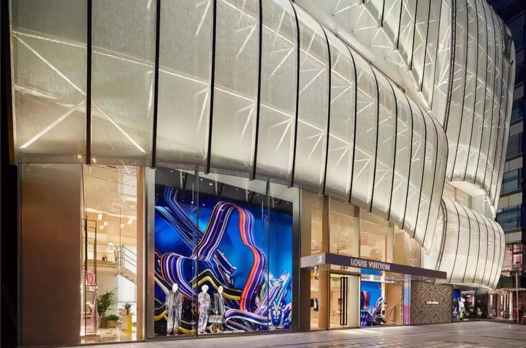 膜结构下的建筑外立面