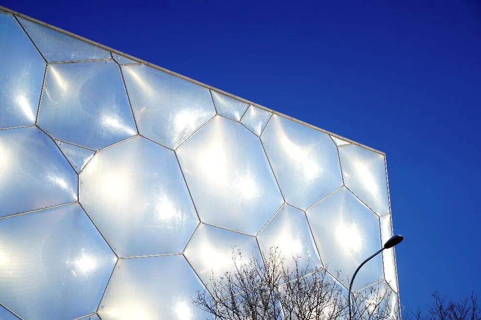 膜结构下的建筑外立面