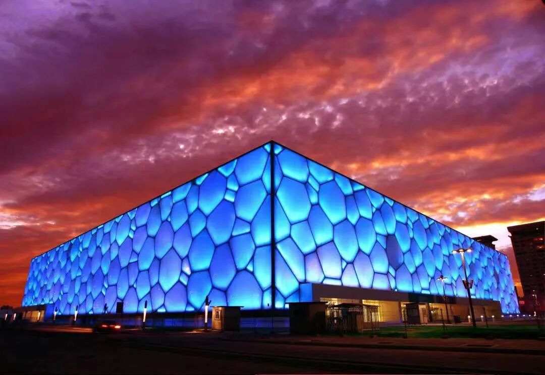 膜结构下的建筑外立面