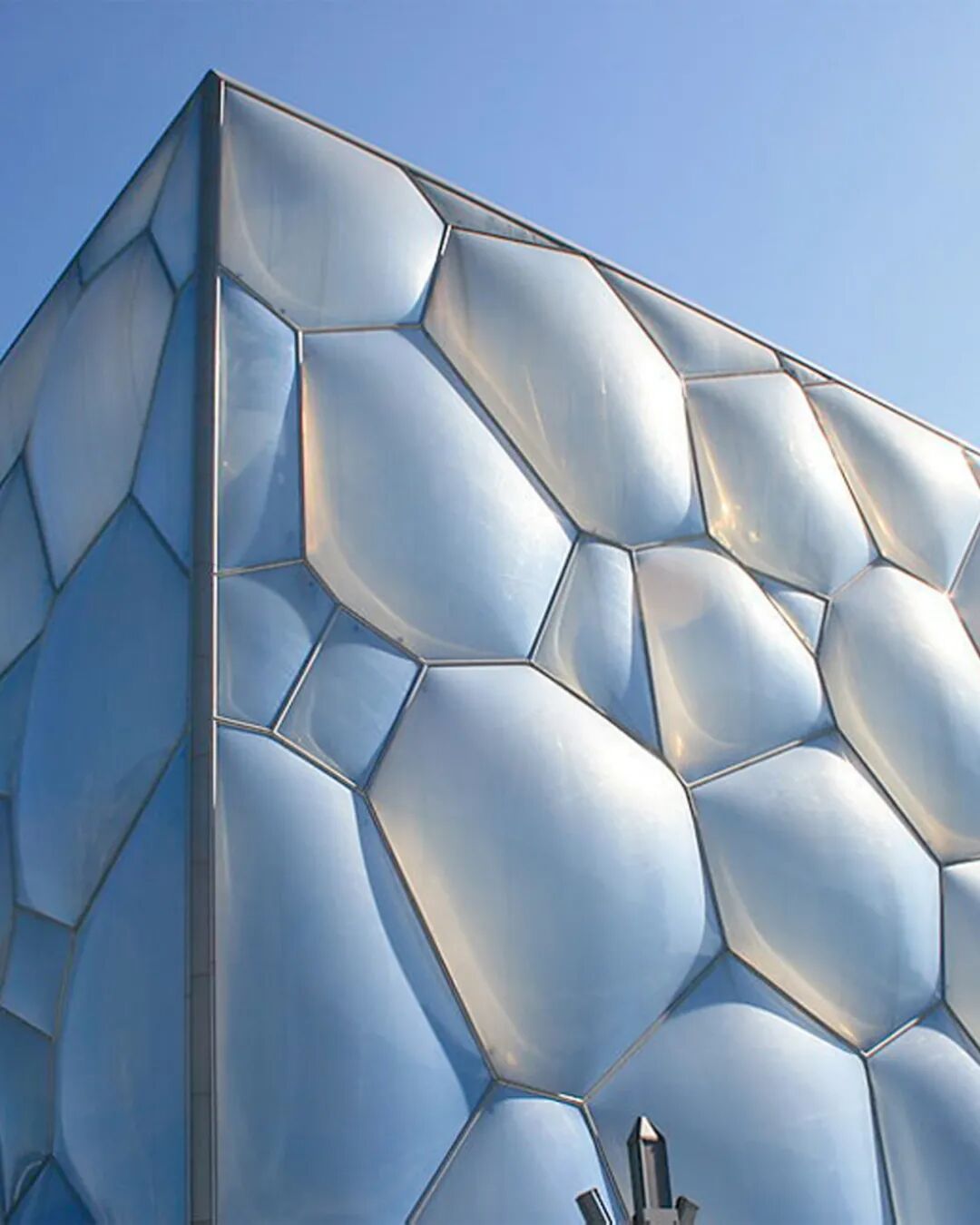 膜结构下的建筑外立面