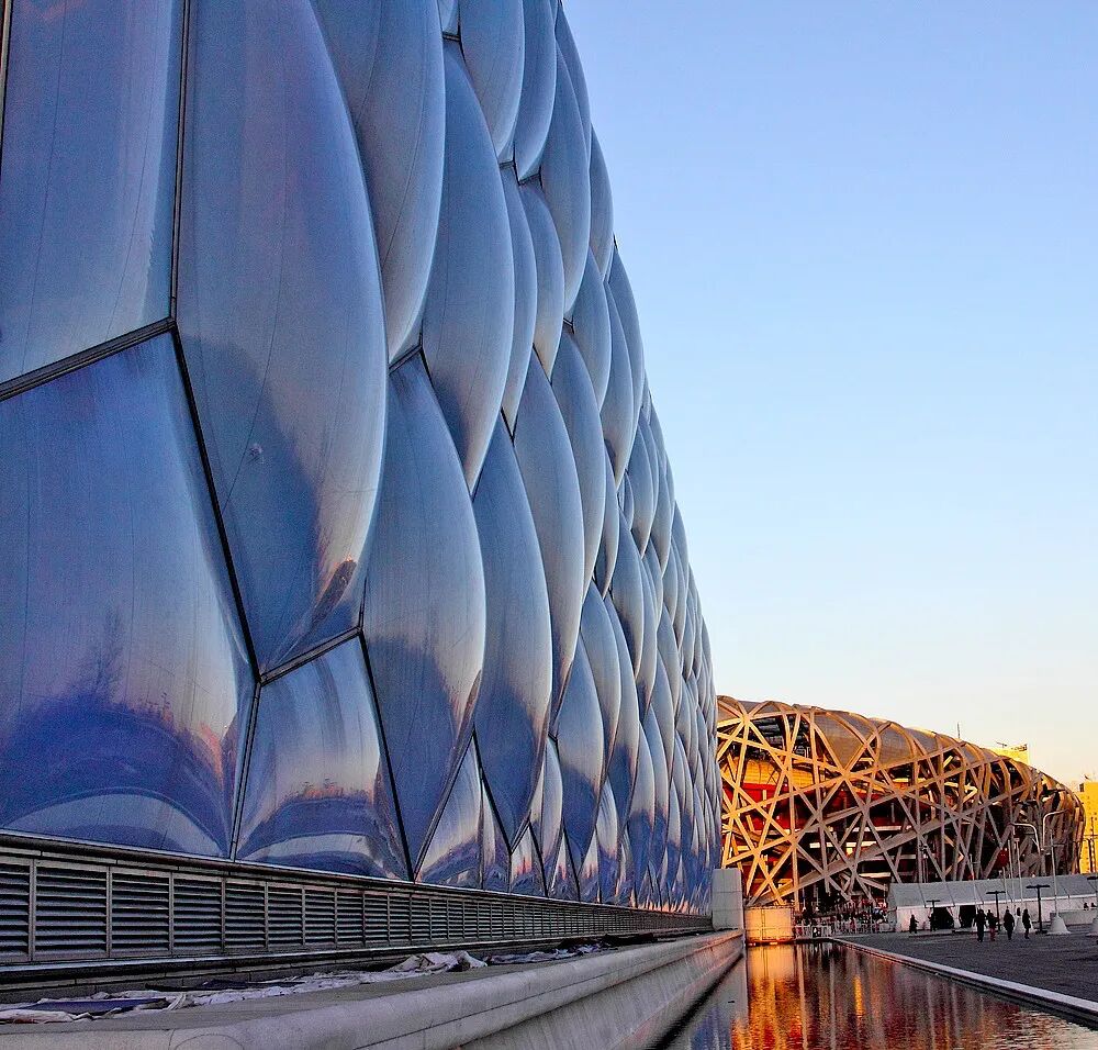 膜结构下的建筑外立面