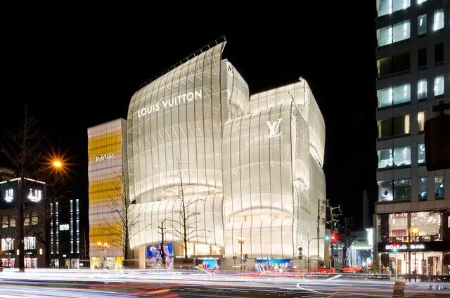 膜结构下的建筑外立面