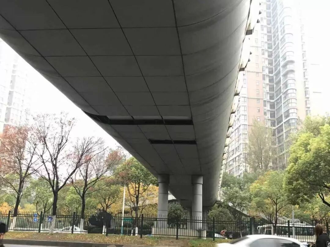 网曝无锡两地有高空坠物风险 现场探访