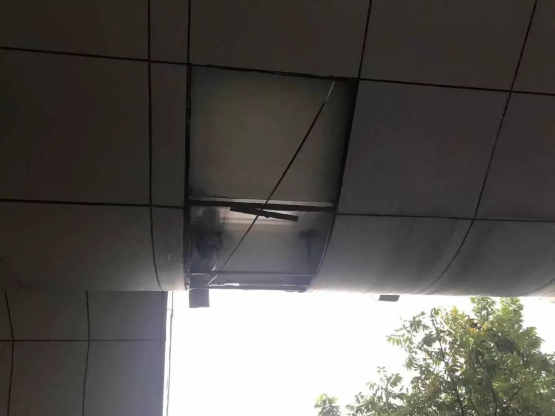 网曝无锡两地有高空坠物风险 现场探访