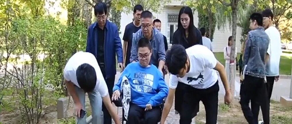 “轮椅少年”考入榆林学院 家校携手圆梦大学