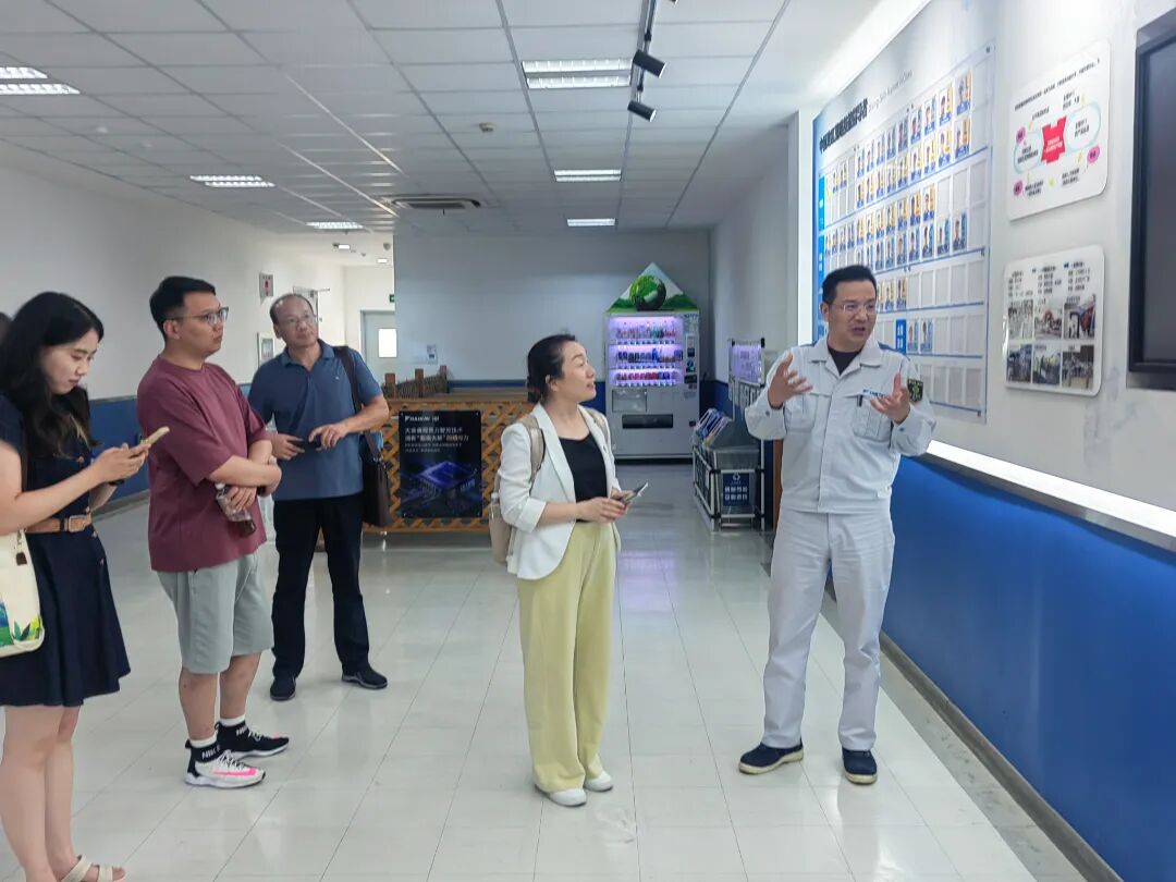 参观企业.jpg
