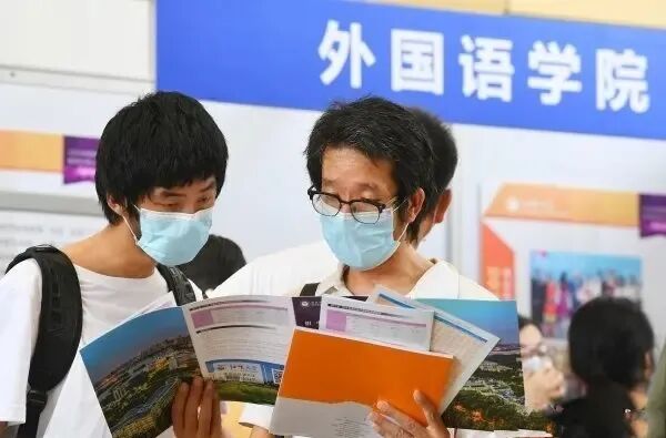 985高校的护理专业 降分进行招生 大量学生却说后悔报考 热点讯息网