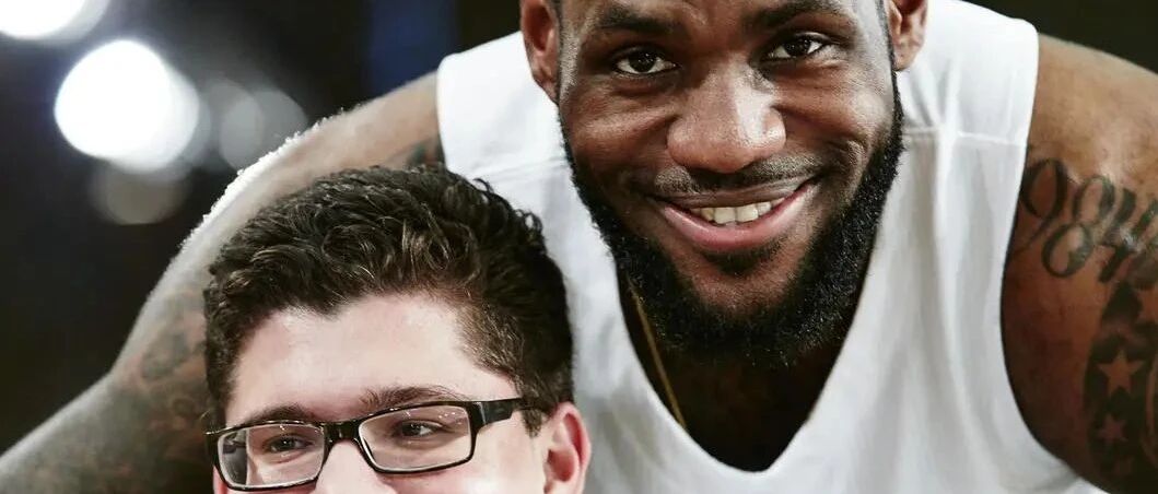 原以为NIKE免提鞋是给懒人设计的，没想到背后故事这么感人～