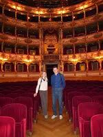 Ale Chiara teatro.jpg