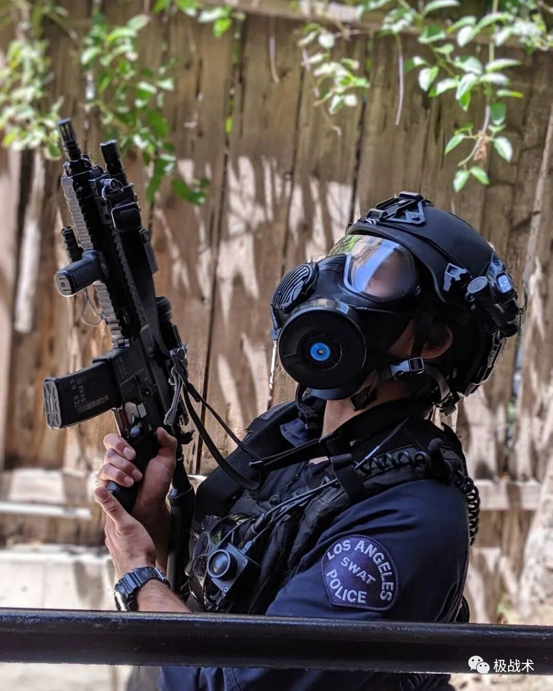 从"大宝剑"案来看洛城特警的现役装备(1)头部篇丨装备