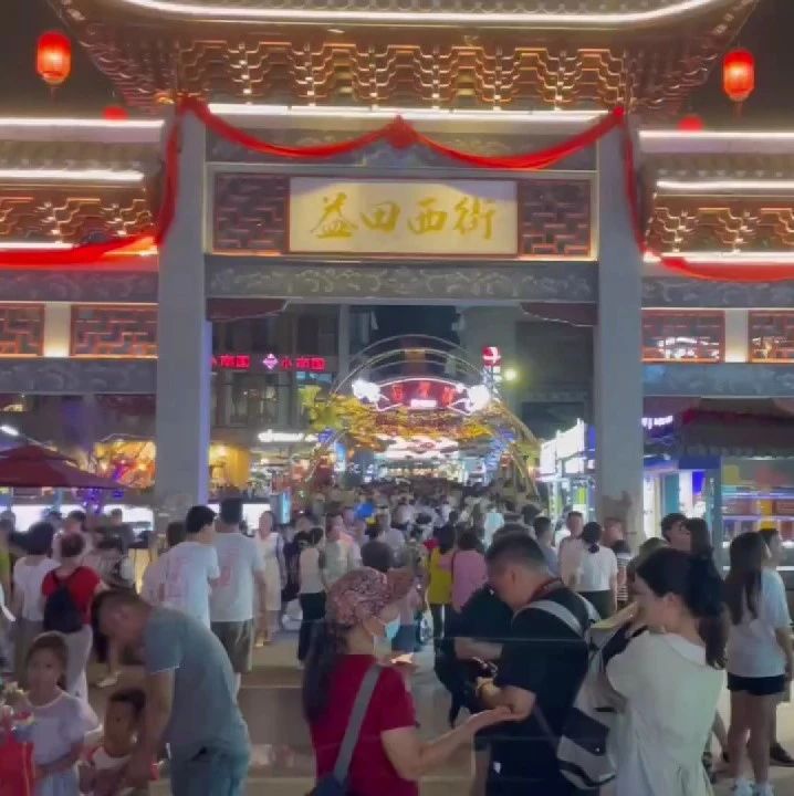 “抢了三天才抢到高铁票”，阳朔暑期档旅游火爆