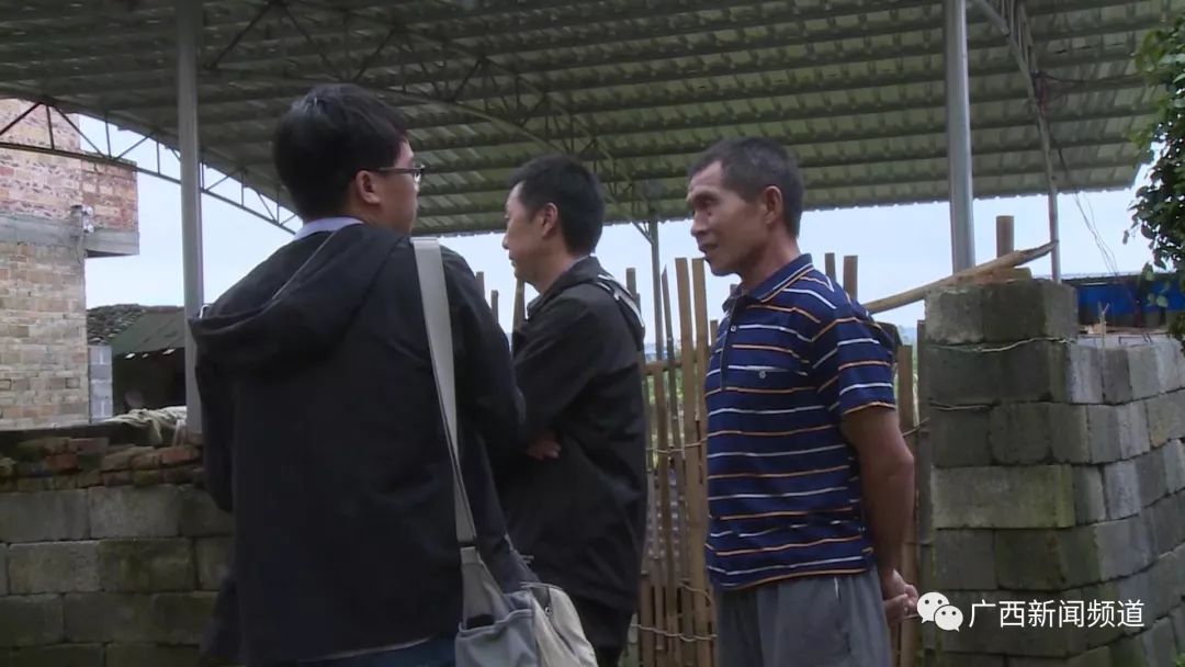 發(fā)熱地木地板_紅果樹(shù)自發(fā)熱地板_奔象自發(fā)熱地板