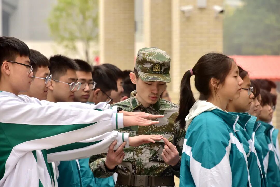 青春,在历练中闪光——广州市培英中学云城校区2021年军训开营!