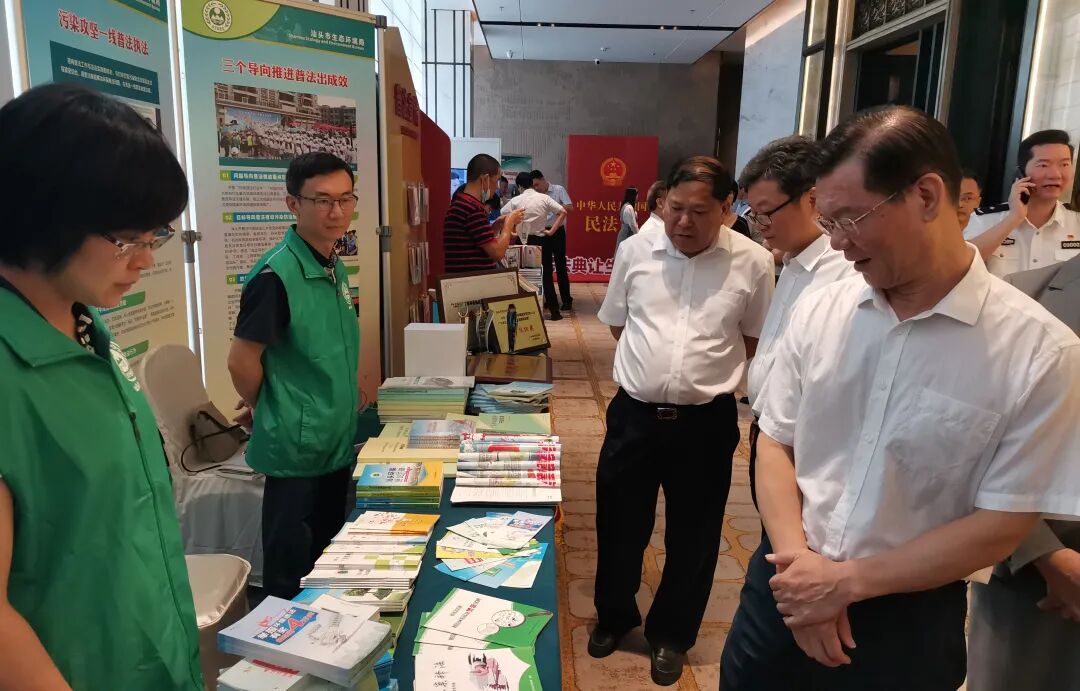 市人大常委会常务副主任吴启煌,副市长,市公安局局长曾湘澜