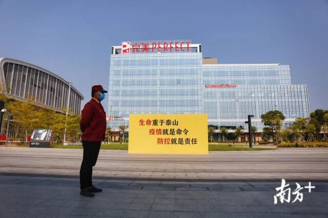 考场式饭堂、单人隔离房，完美有序恢复产能