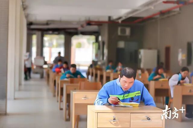 考场式饭堂、单人隔离房，完美完美有序恢复产能