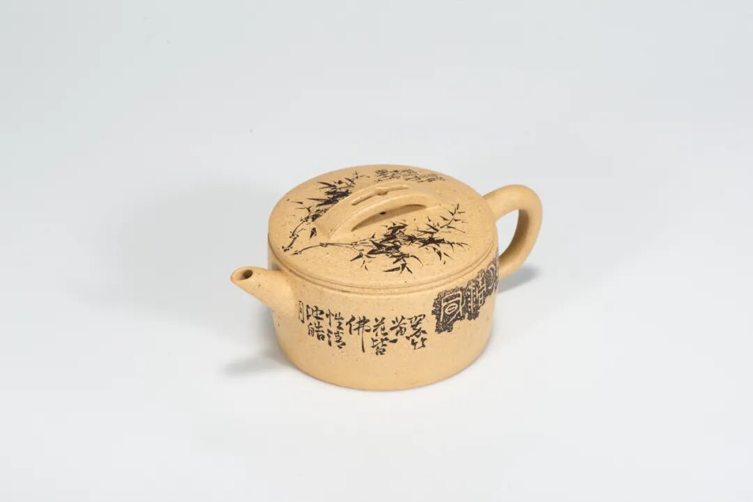 周簠秦彝汉瓦文,储建锋制黄松刻 · 汉瓦当代小品壶式,风骨清绝.