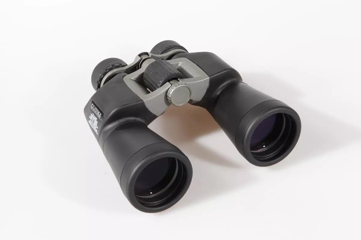 1,增加望远镜道具,望远镜可以当成8倍镜距离的视野,但是无法攻击