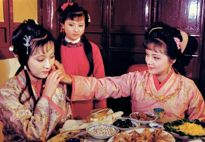 曹公写了丫环们的首饰,为何不描写宝钗和黛玉的配饰? 图片