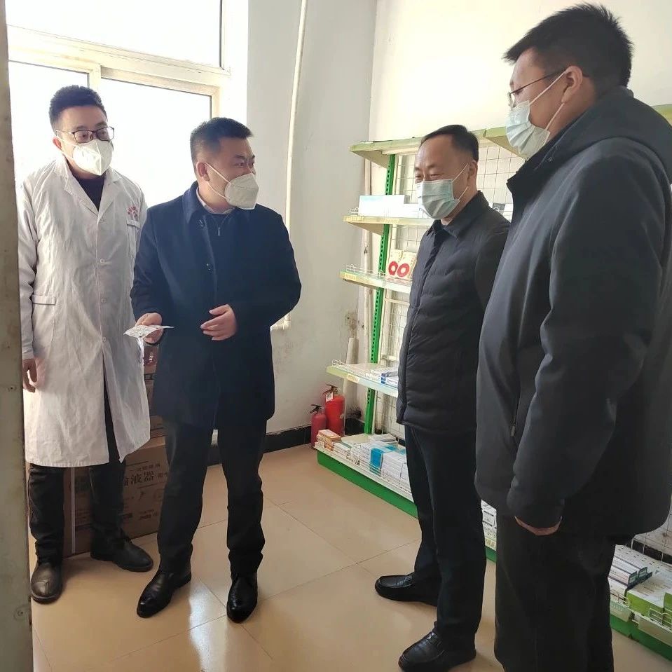 县委常委、组织部部长刘小峰走访慰问乡镇卫生院