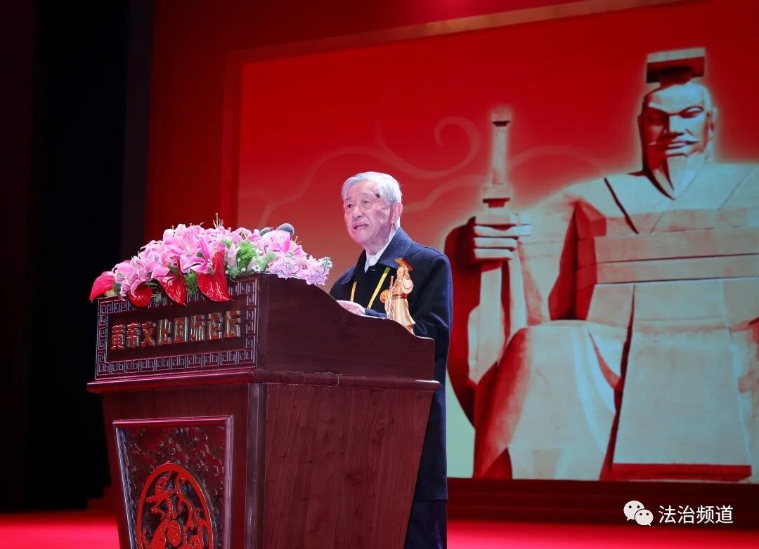 蔡全法先生今年75岁,是河南省考古研究院研究员,河南省文史馆馆员.