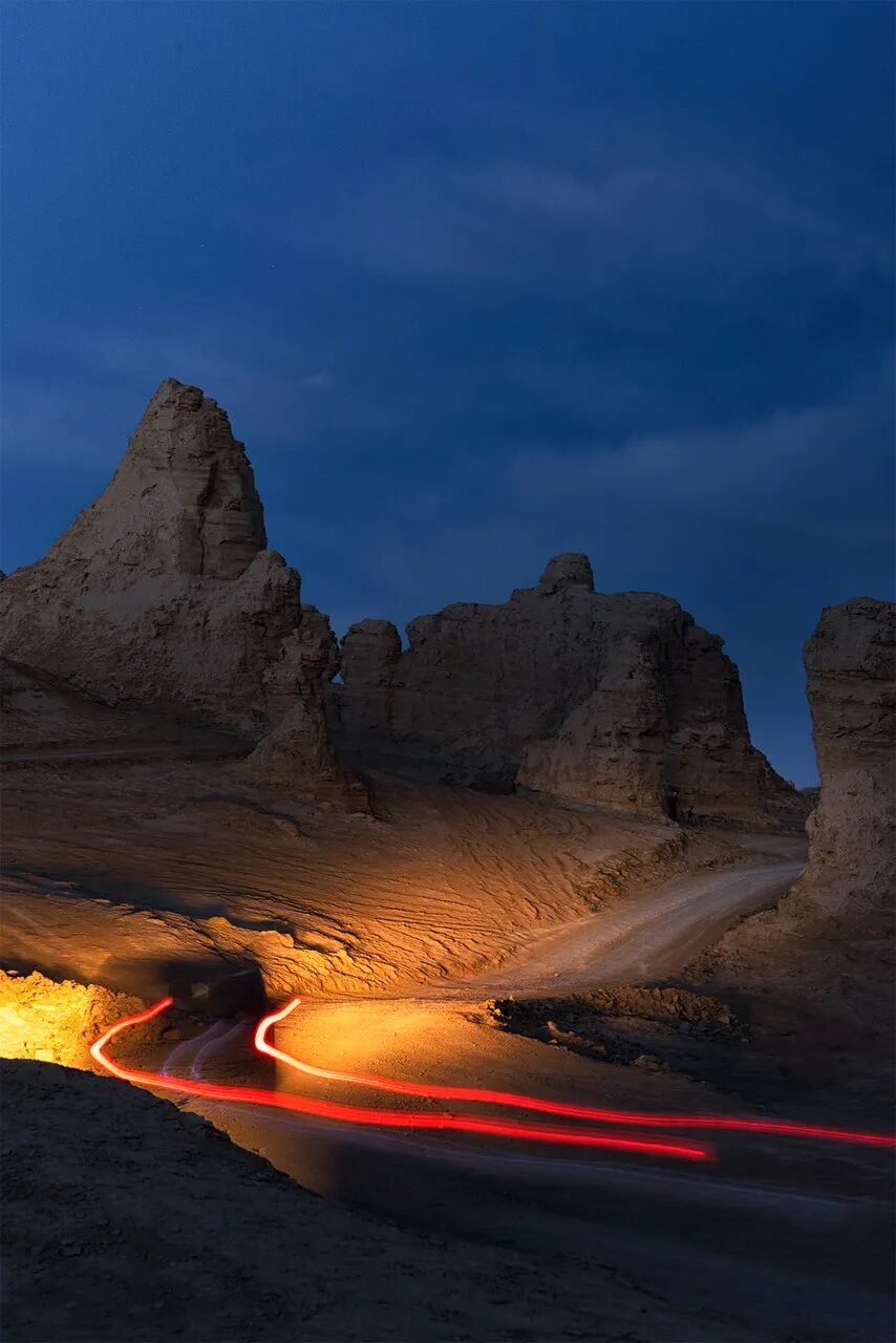 中国最孤独的城市，方圆200公里没有县城，每平方公里只有1人，被无人区包围，每年有100万人慕名前来