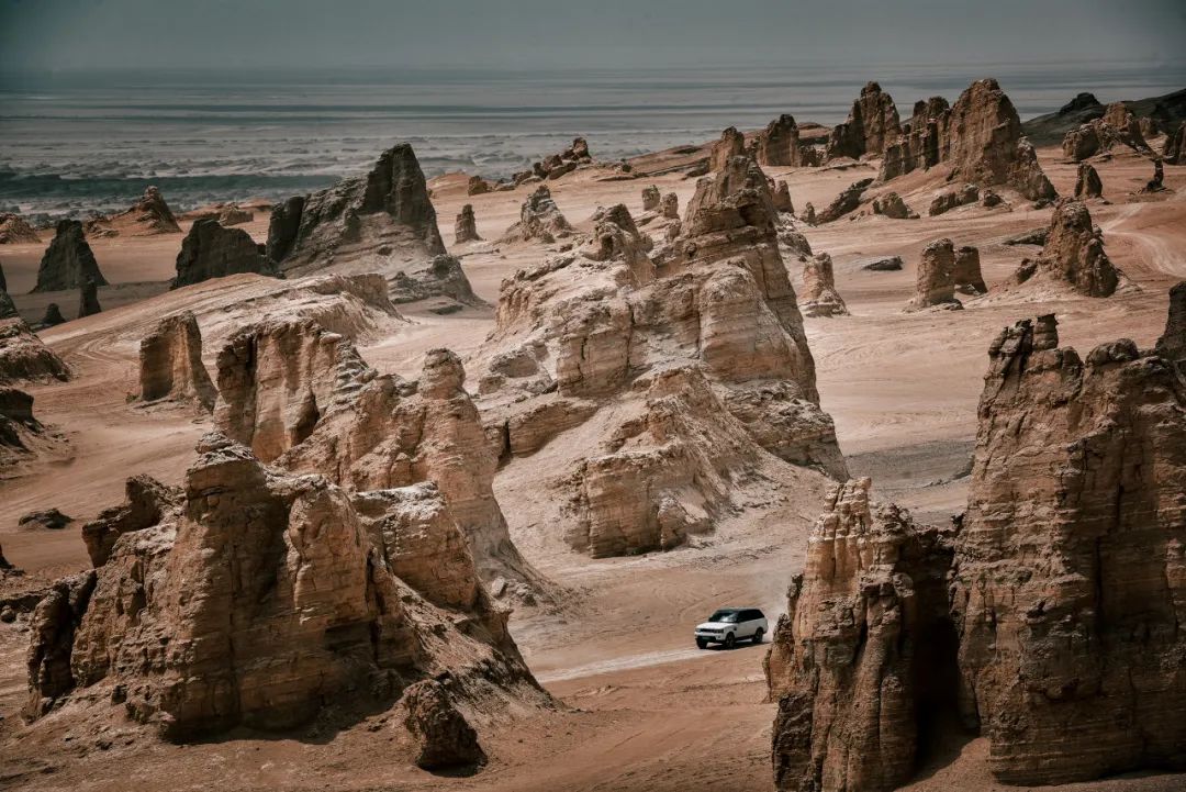 中国最孤独的城市，是北京3倍大，1平方公里只有1人，方圆350公里没有城市，每年有100万人被它美哭