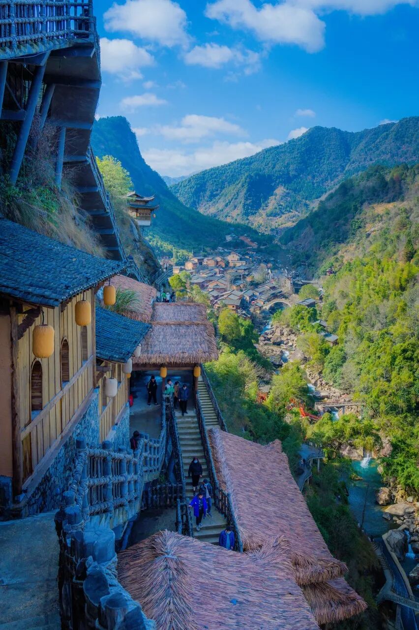 高铁直达！别去婺源挤了，这座花费26亿元打造的江西绝美古村，现实版的千与千寻，太仙了
