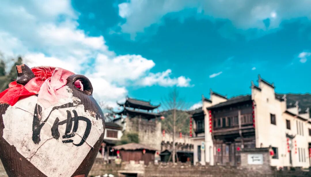 高铁直达！别去婺源挤了，这座花费26亿元打造的江西绝美古村，现实版的千与千寻，太仙了