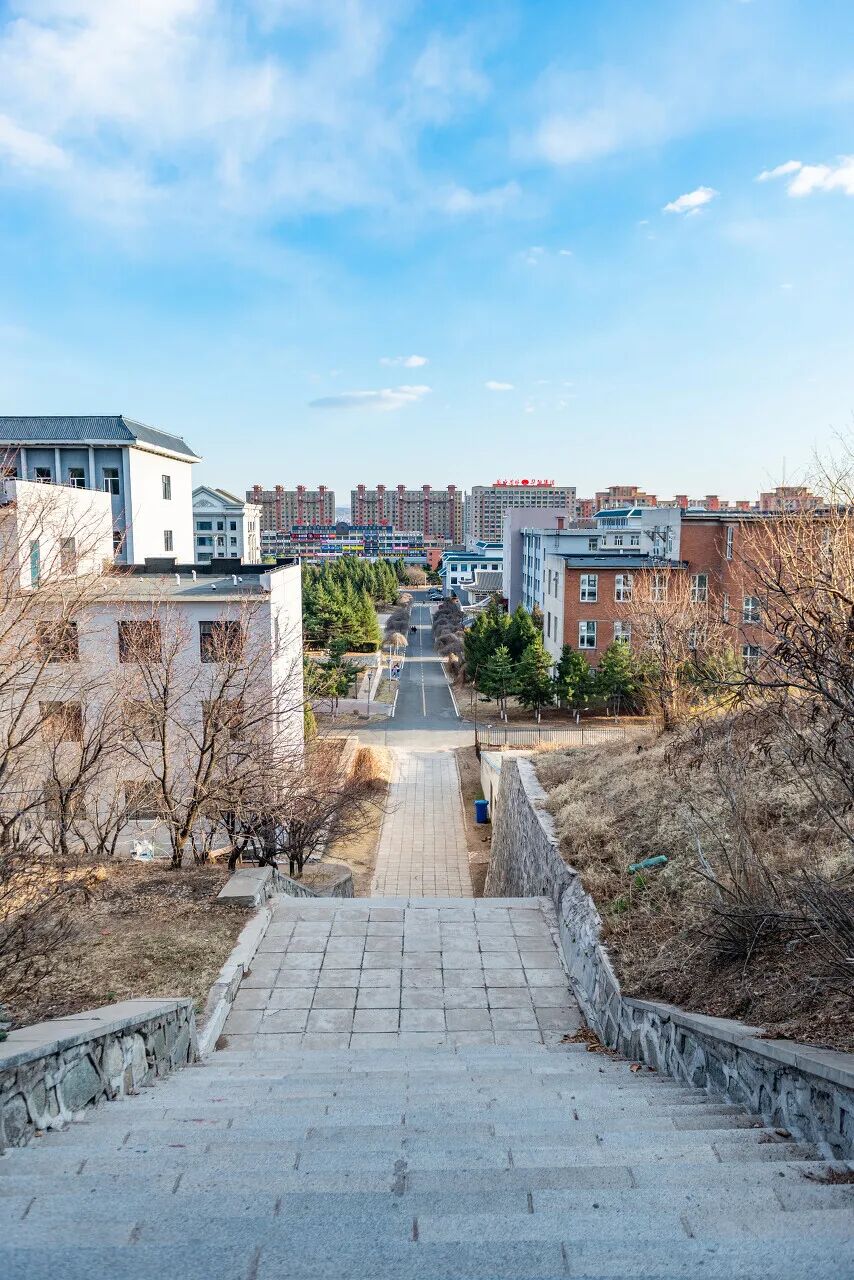 别只盯着哈尔滨了！东北这座边境小城，满街朝鲜语，好吃好玩，物价超低，让你一秒穿越！