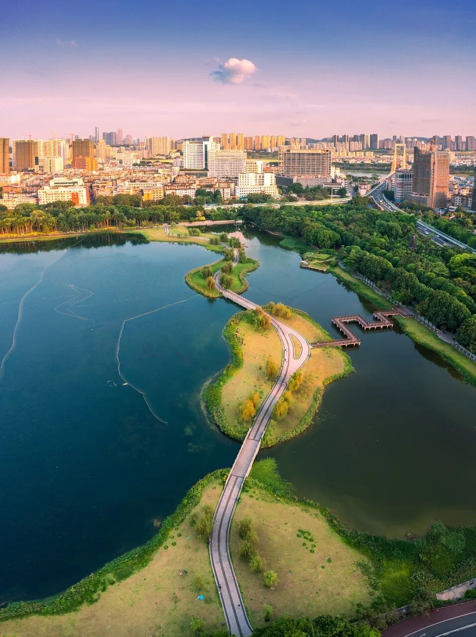 中国最“能熬夜”的城市，凌晨2点不睡觉，幸福感不输成都，小住几日太舒服！