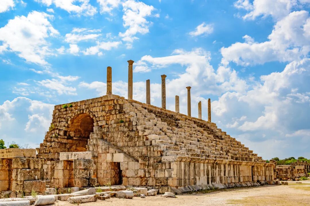 又一国家宣布破产！曾是此生必去旅行地，如今负债6000亿，政府全体辞职，全国停电，1/3国民饿肚子，战火纷飞...