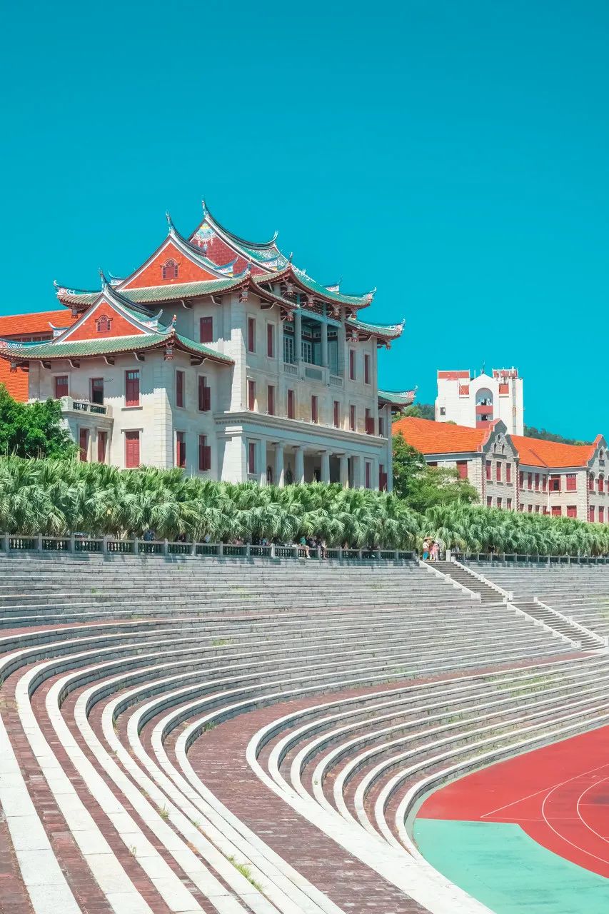 比三亚纯净，比青岛浪漫，中国这座海滨老城，倦了就去小住几天。