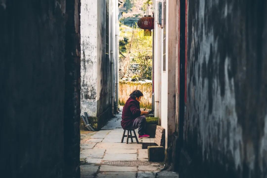 高铁直达！别去婺源挤了，这座花费26亿元打造的江西绝美古村，现实版的千与千寻，太仙了