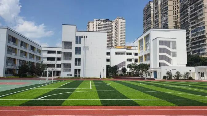 厦门外国语学校附属小学学校借鉴中国传统书院的建筑设计特色,教学