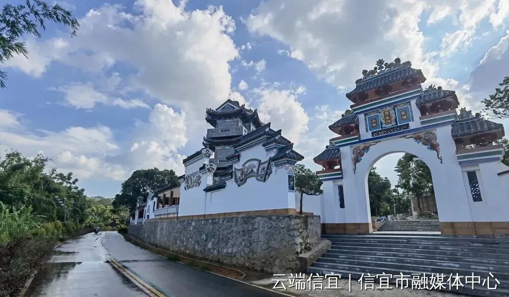锦江画廊碧道边上,重建的好心阁,是一道亮丽的风景线,好心阁按照明清