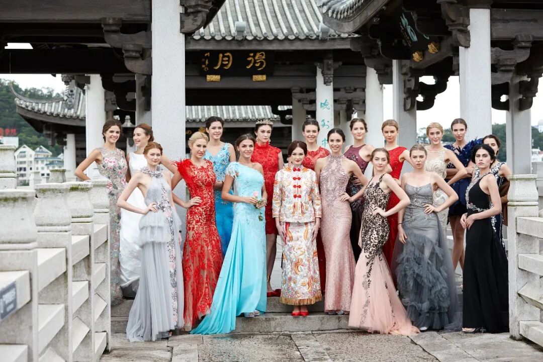 外贸升级丨潮州市婚纱晚礼服基地 资讯 档口微信二维码及货源实拍