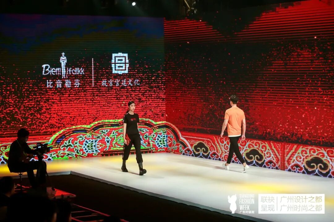 非遗国风传承：比音勒芬×国潮联名亮相广东时装周大展魅力 资讯 档口微信二维码及货源实拍
