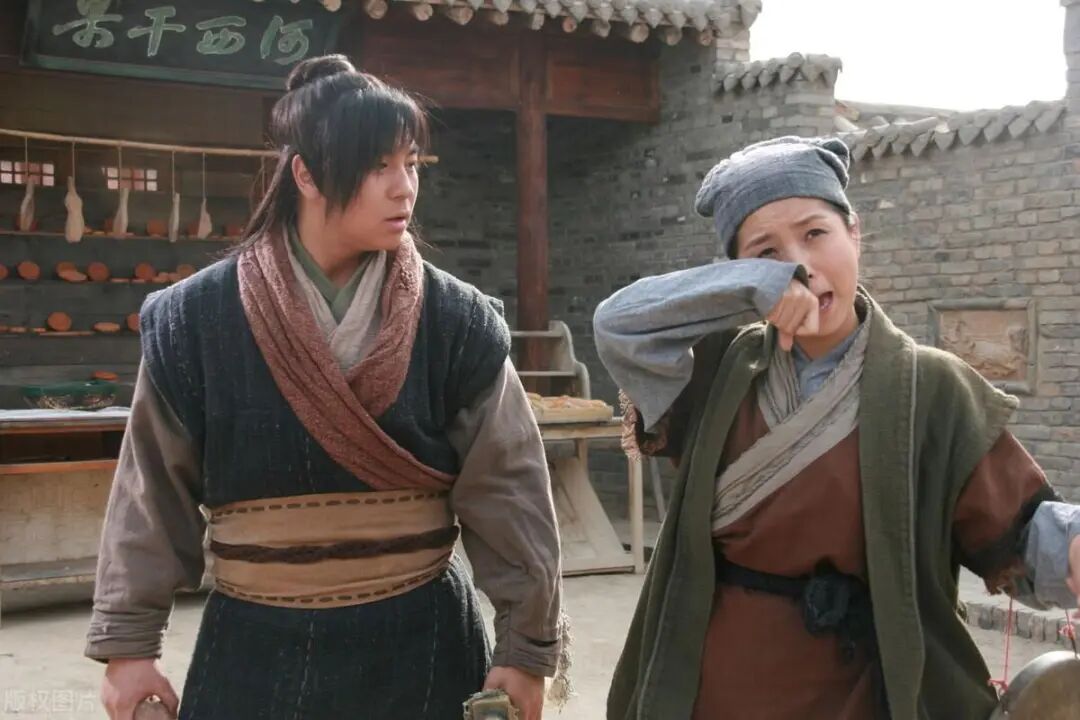 释小龙何洁分手11年后，一个身家过亿，一个捉襟见肘